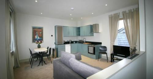 Hammersmith Apartment | Stylish light-filled 1 Bedroom Flat In Hammersmith