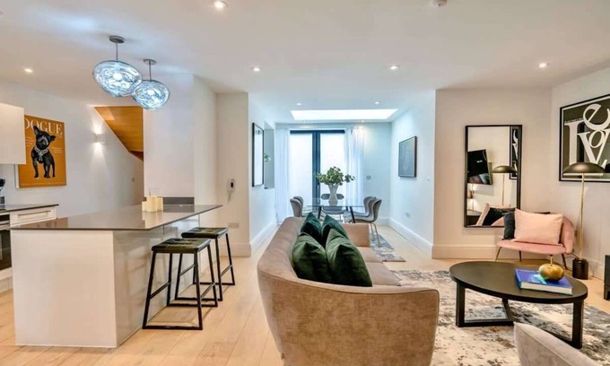 Holborn Apartment | Stylish Lincoln's Inn Apartment with Outdoor Space