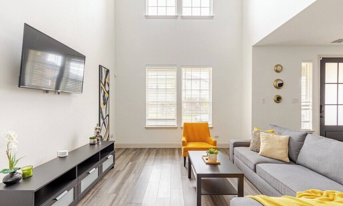 Frisco Condo | Stylish Living in Vibrant Frisco