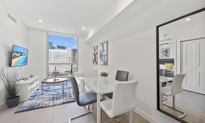 Overtown Apartment | Stylish Living: Modern Unit Mins from Brickell W/Free Parking