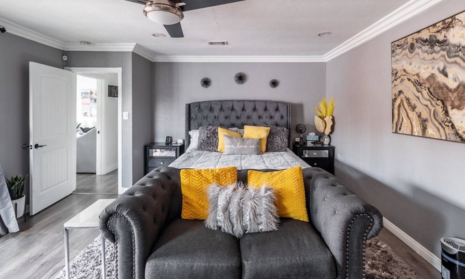 North Long Beach House | Stylish Long Beach Home W/Backyard Fire Pit
