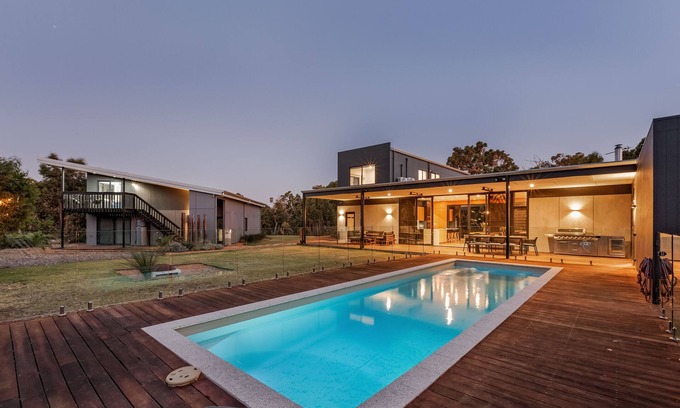 Eagle Bay House | STYLISH & LUXE CONTEMPORARY ESCAPE SURROUNDED BY GORGEOUS NATURAL BUSHLAND