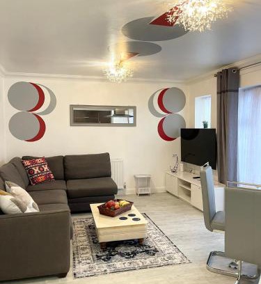 Alibon Apartment | Stylish Madison Apartment