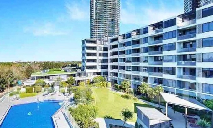 Sydney Olympic Park Apartment | Stylish Meriton Apartment