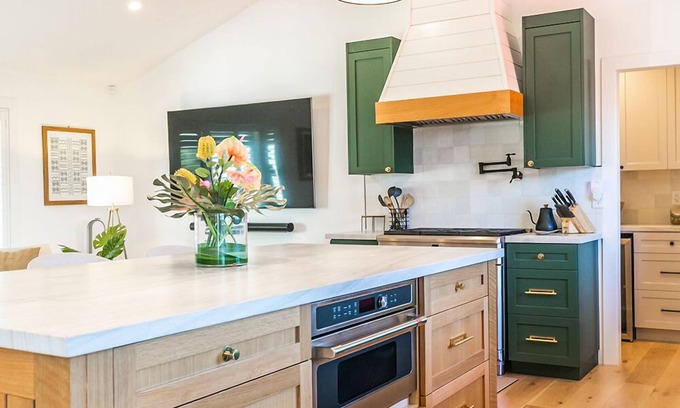 East San Jose House | Stylish model home in San Jose. Close to SJC, shops, restaurants, freeway.