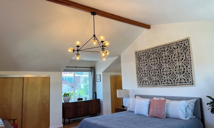 Ocean Beach House | Stylish, Modern 3-Level House/Yard-Patio-Balcony, Blocks To Beaches- Ocean Beach