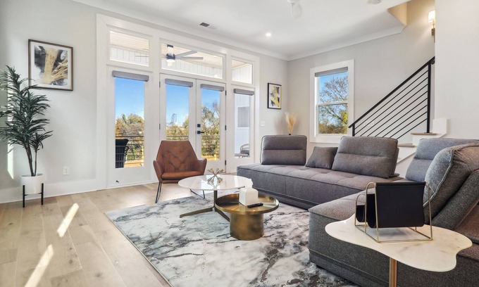 Pittsburgh House | Stylish Modern 4 Beds, 3.5 Baths, City-Centered