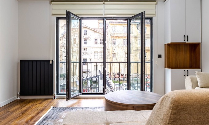 Osmanbey Apartment | Stylish Modern Flat in Nisantasi's Heart