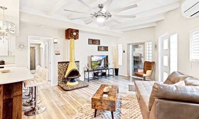 Chino Canyon Apartment | Stylish & Modern Palm Springs Getaway by Downtown!