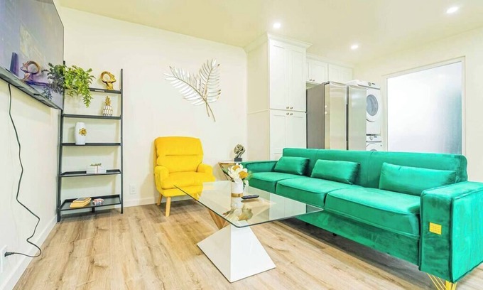 Altadena Apartment | Stylish Modern Retreat Near LA Top Attractions #5
