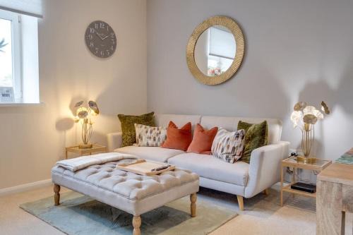 Carterton Apartment | Stylish Modern Town Centre Flat