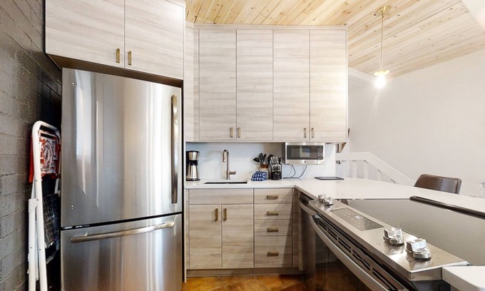 Steamboat Springs Condo | Stylish mountain escape near skiing & hiking - hot tub & sauna on-site