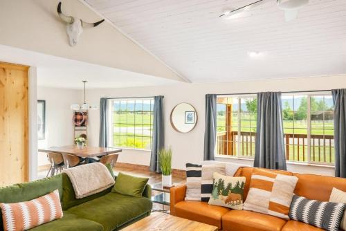 Victor House | Stylish Mtn Home Fireplace Views