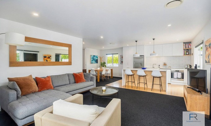 Northcote House | Stylish Northcote Point Bungalow