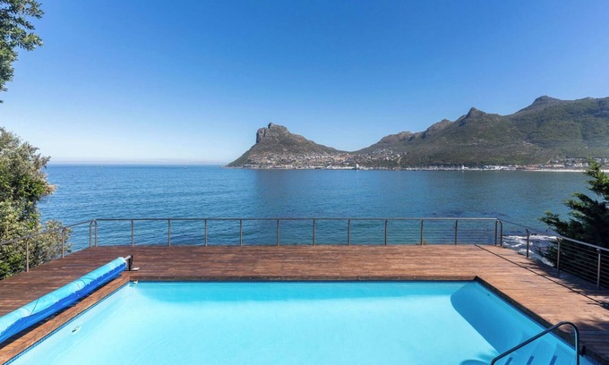 Hout Bay Apartment | Stylish ocean-side apartment