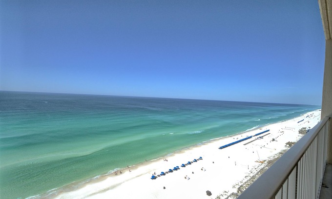 Thomas Drive Condo | Stylish Oceanfront Condo with Beach and Picnic Area Access - Unit 1706 by RedAwning