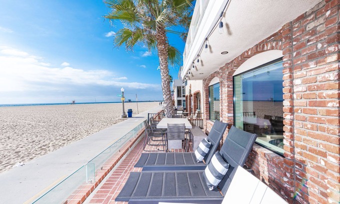 Balboa Peninsula Condo | Stylish Oceanfront Getaway! | Stay on the Soft Sand Beaches of Newport! | Unbeatable Location