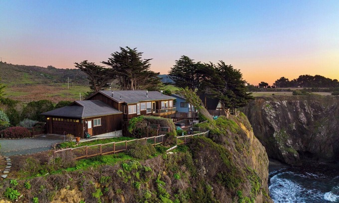 Philo House | Stylish Oceanfront Home with Stunning Bluff Views, Deck & Balcony - Near Beach