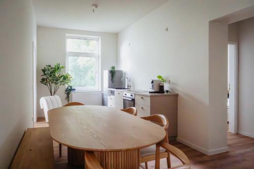 Celle House | Stylish Old Town Apartment with Parking - Quiet - Central