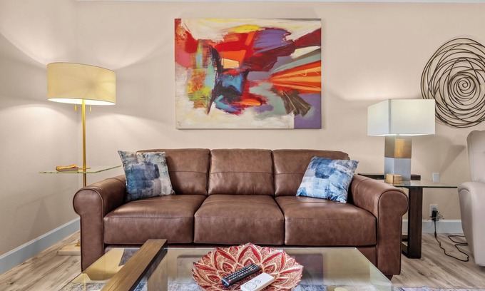 South Scottsdale Condo | Stylish Old Town Scottsdale Condo| Pool| Wifi