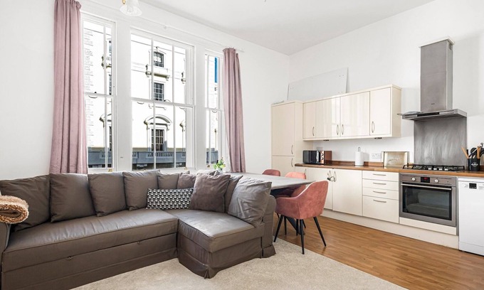 Pimlico Apartment | Stylish Open-Plan Living Gem in Victoria | Pass the Keys