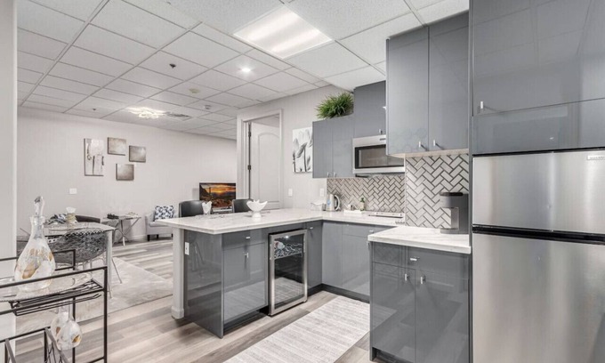 Fountain Hills Condo | Stylish & Prestigious 2 Bed 2 Bath-On The Avenue