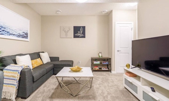Sage Hill House | Stylish & Private 2 bedroom guest unit.