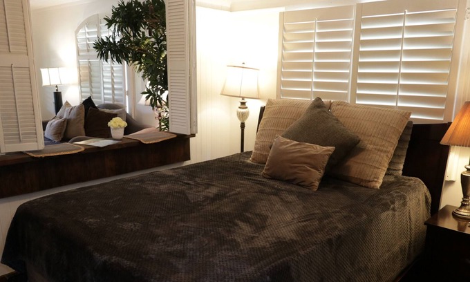Old Town House | Stylish quaint Bungalow in Historic Old Town, sleeps up to 2-3 people