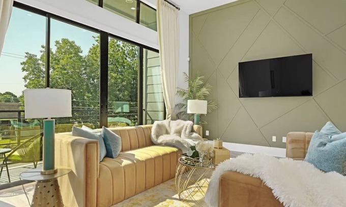 OST - South Union House | Stylish Retreat by Med Center