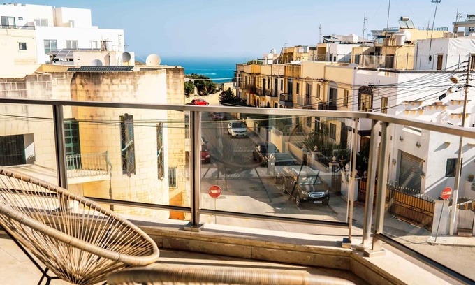 Hal Gharghur Apartment | Stylish Retreat in a Charming Maltese Village