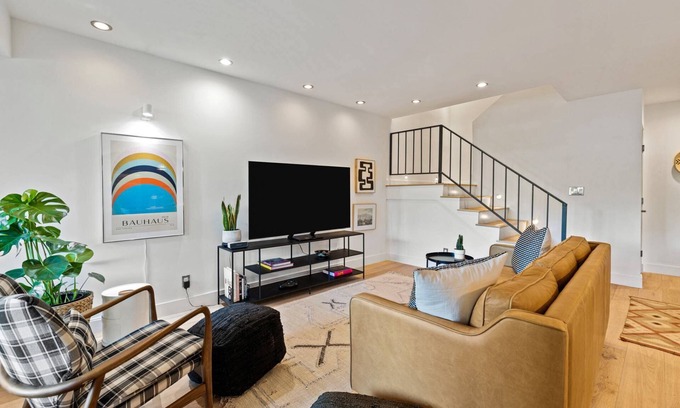 Palm Desert Condo | Stylish Retreat near El Paseo | Community Pool & Spa | Stylish Decor & Central Location
