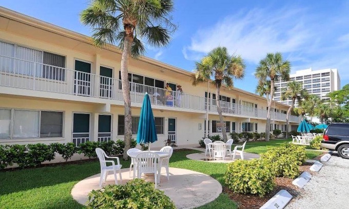 Siesta Key Condo | Stylish Retreat on Private Crescent Beach