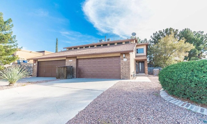 Bandolero - Tarascas House | Stylish Retreat w/Private Patio, King Bed and BBQ