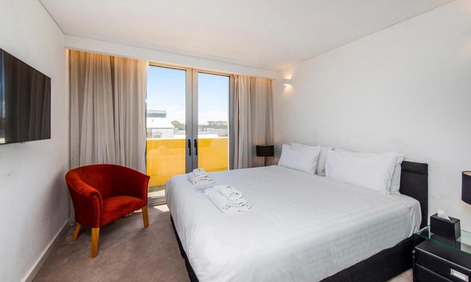 Perth House | Stylish Room - Enjoy City Views on Rooftop Terrace