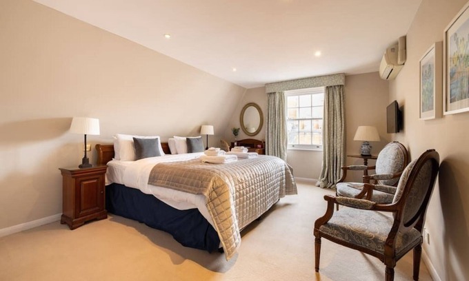 Knightsbridge House | Stylish Room in the Heart of Knightsbridge