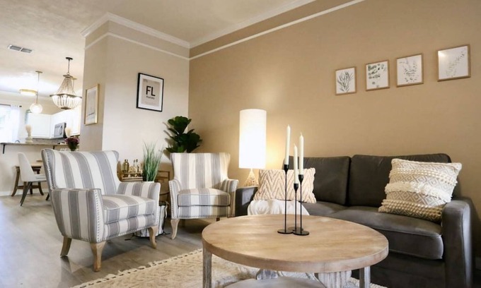 Gainesville Condo | Stylish Sanctuary 🌻 King Beds 2BD Condo