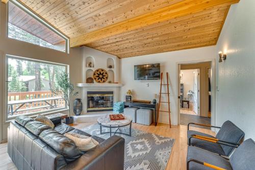 Angel Fire House | Stylish, Serene Angel Fire Cabin with Hot Tub!