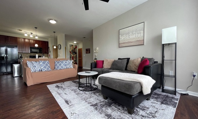 West End Condo | Stylish Sky Lofts Condo in Historic West End