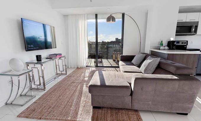Bay Harbor Islands Apartment | Stylish, Spacious 1BR Penthouse w/Balcony + Daily Housekeeping