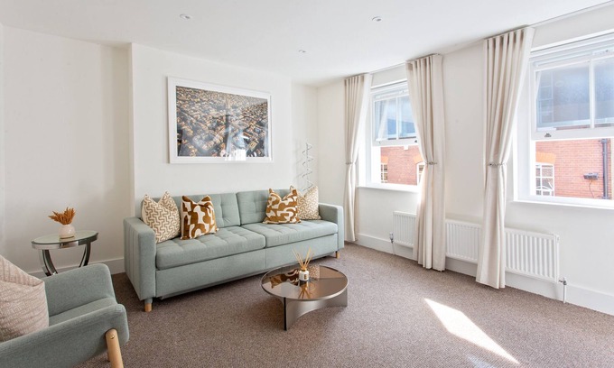 Soho Apartment | Stylish Space in Covent Garden - 2 Bed/2 Bath