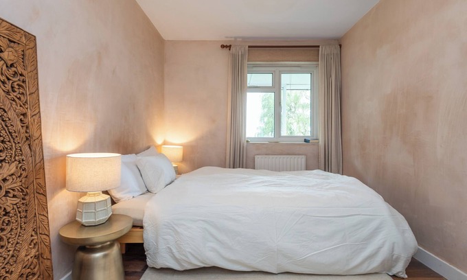 Canbury Apartment | Stylish & Spacious 2-Bed Flat with Parking