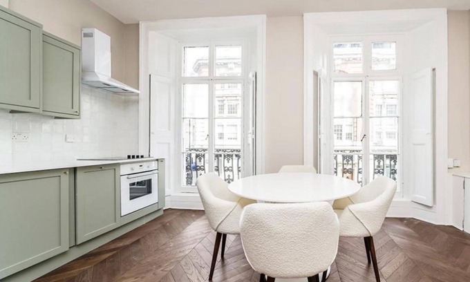 St. Pancras and Somers Town Apartment | Stylish & Spacious 1 br Flat in Central Camden