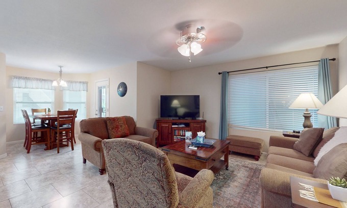 Paradise Valley Village Condo | Stylish & Spacious Condo with Pool, Spa & Gym | Minutes to Golf