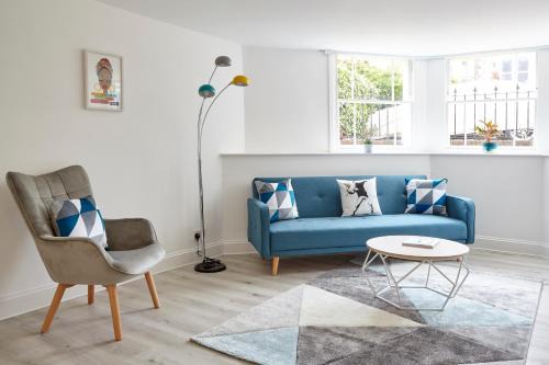 Cotham Apartment | Stylish, spacious flat with private parking