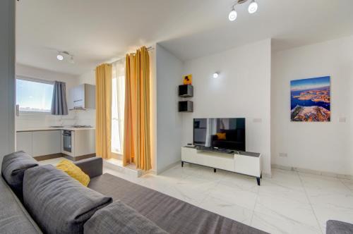 Ta' Giorni Apartment | Stylish St Julian's Penthouse with Private Terrace by SF HOMES