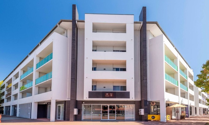 Greenway Apartment | Stylish Stay Near Lake Tuggeranong