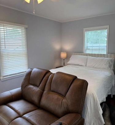 Lafayette Apartment | Stylish Stay on Elizabeth-near to Cafes and Music