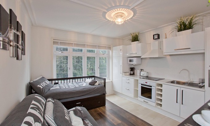 St. Leonard's Apartment | Stylish Studio 17 minutes to Centre