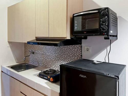 Depok Apartment | Stylish Studio Dave Apt Depok with Pool, WiFi, Netflix by 2ndHome