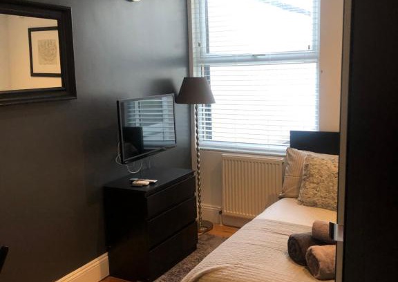 Coldharbour Apartment | Stylish Studio Room in Trendy Brixton - B